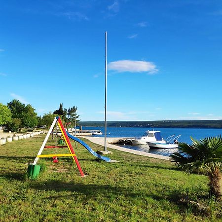Villa Punta Blava - Beach Front, Ideal For Family Vacation With Kids, Large Terraces With Sea View, Internet, Netflix, No Pets Allowed Obrovac Bagian luar foto
