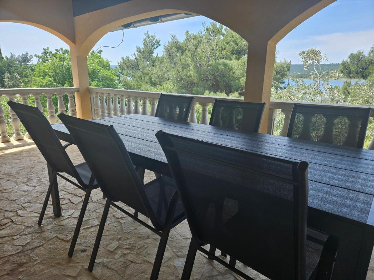 Villa Punta Blava - Beach Front, Ideal For Family Vacation With Kids, Large Terraces With Sea View, Internet, Netflix, No Pets Allowed Obrovac Bagian luar foto