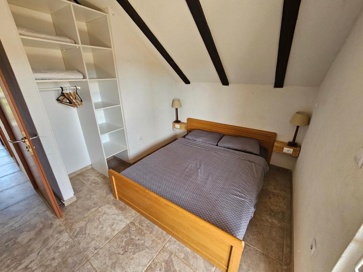 Villa Punta Blava - Beach Front, Ideal For Family Vacation With Kids, Large Terraces With Sea View, Internet, Netflix, No Pets Allowed Obrovac Bagian luar foto