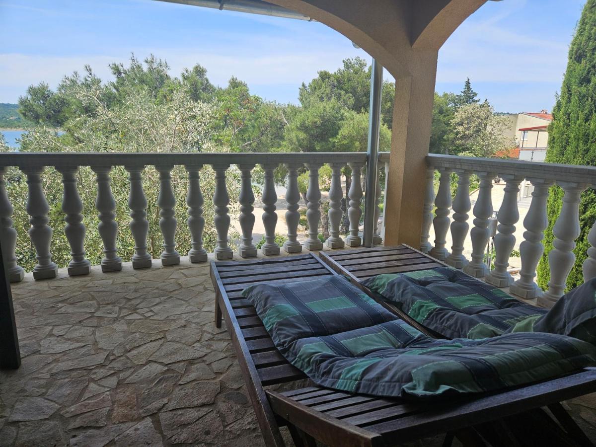 Villa Punta Blava - Beach Front, Ideal For Family Vacation With Kids, Large Terraces With Sea View, Internet, Netflix, No Pets Allowed Obrovac Bagian luar foto