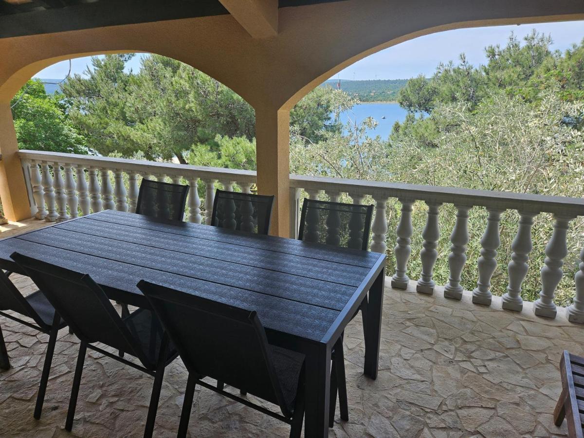 Villa Punta Blava - Beach Front, Ideal For Family Vacation With Kids, Large Terraces With Sea View, Internet, Netflix, No Pets Allowed Obrovac Bagian luar foto