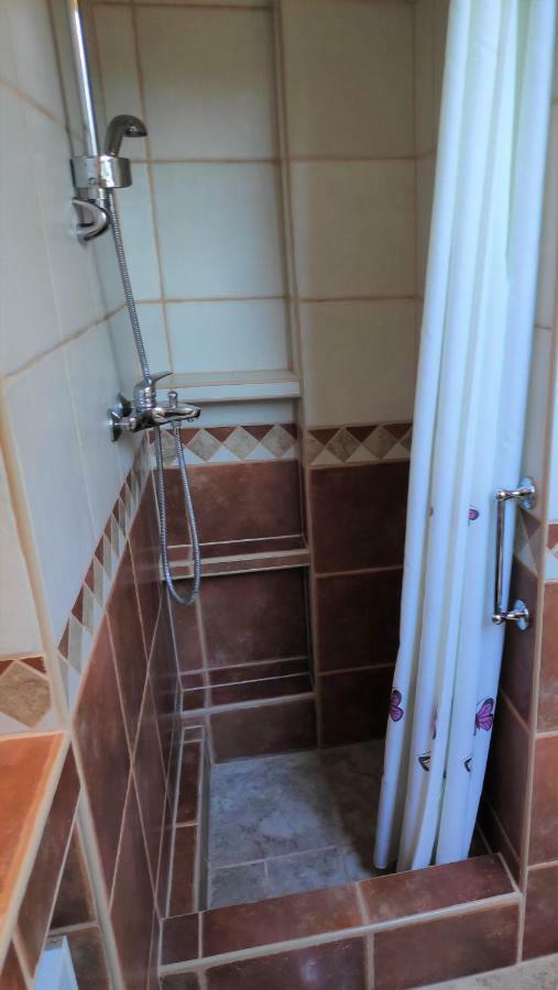 Villa Punta Blava - Beach Front, Ideal For Family Vacation With Kids, Large Terraces With Sea View, Internet, Netflix, No Pets Allowed Obrovac Bagian luar foto