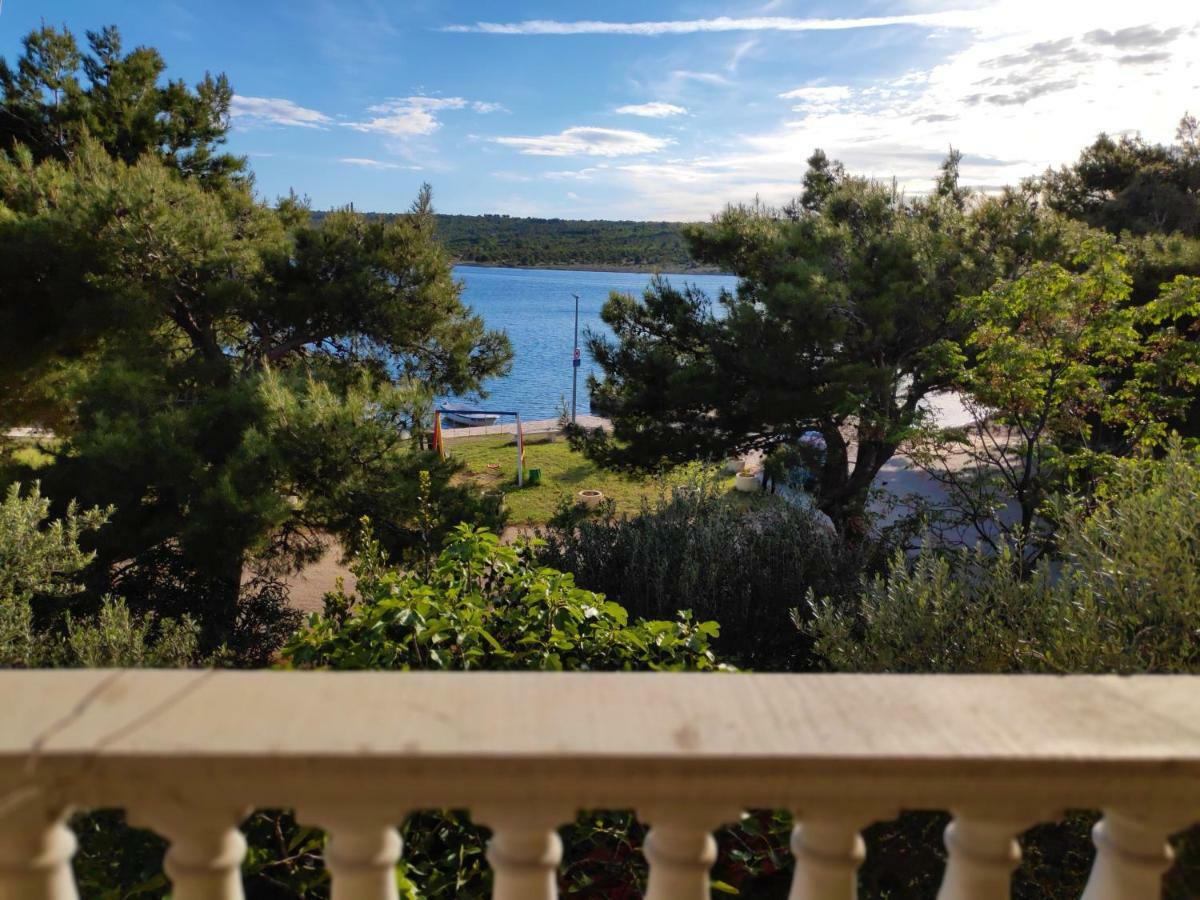 Villa Punta Blava - Beach Front, Ideal For Family Vacation With Kids, Large Terraces With Sea View, Internet, Netflix, No Pets Allowed Obrovac Bagian luar foto
