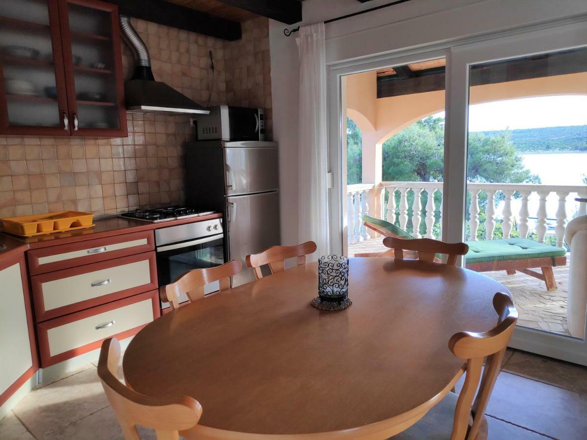 Villa Punta Blava - Beach Front, Ideal For Family Vacation With Kids, Large Terraces With Sea View, Internet, Netflix, No Pets Allowed Obrovac Bagian luar foto