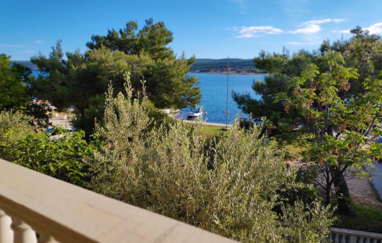 Villa Punta Blava - Beach Front, Ideal For Family Vacation With Kids, Large Terraces With Sea View, Internet, Netflix, No Pets Allowed Obrovac Bagian luar foto