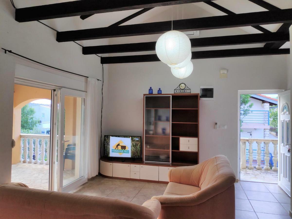 Villa Punta Blava - Beach Front, Ideal For Family Vacation With Kids, Large Terraces With Sea View, Internet, Netflix, No Pets Allowed Obrovac Bagian luar foto