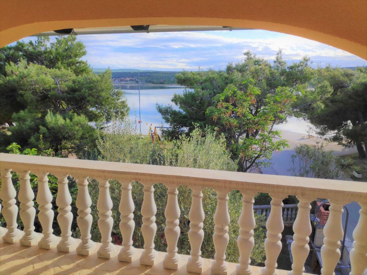 Villa Punta Blava - Beach Front, Ideal For Family Vacation With Kids, Large Terraces With Sea View, Internet, Netflix, No Pets Allowed Obrovac Bagian luar foto