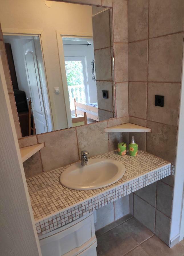 Villa Punta Blava - Beach Front, Ideal For Family Vacation With Kids, Large Terraces With Sea View, Internet, Netflix, No Pets Allowed Obrovac Bagian luar foto