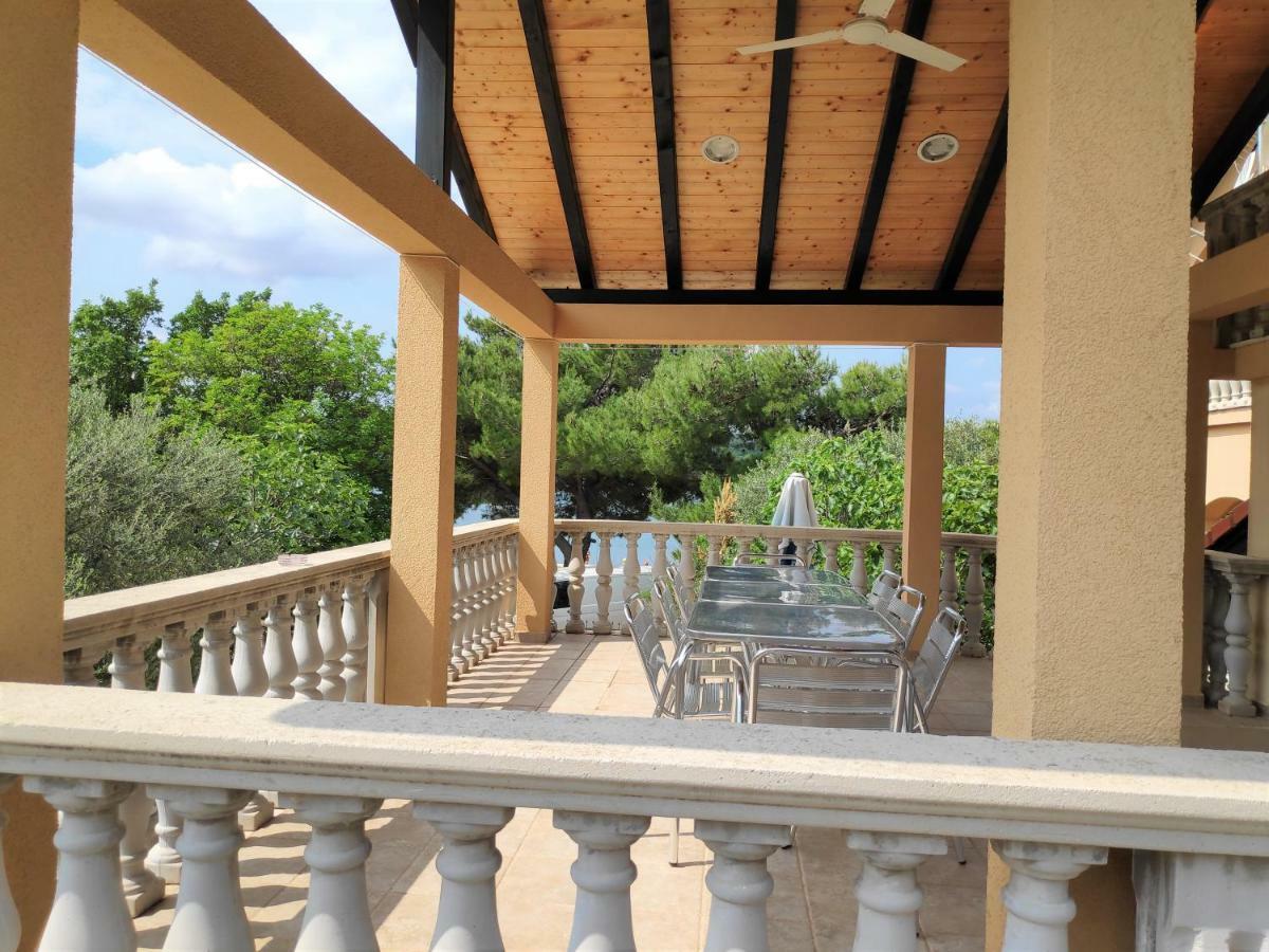 Villa Punta Blava - Beach Front, Ideal For Family Vacation With Kids, Large Terraces With Sea View, Internet, Netflix, No Pets Allowed Obrovac Bagian luar foto