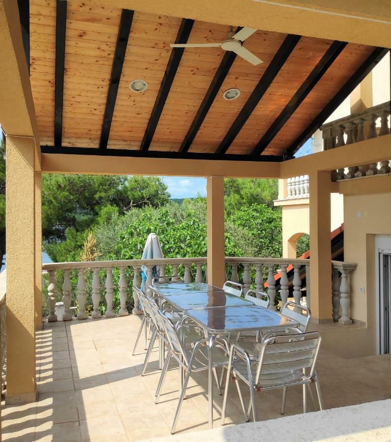 Villa Punta Blava - Beach Front, Ideal For Family Vacation With Kids, Large Terraces With Sea View, Internet, Netflix, No Pets Allowed Obrovac Bagian luar foto