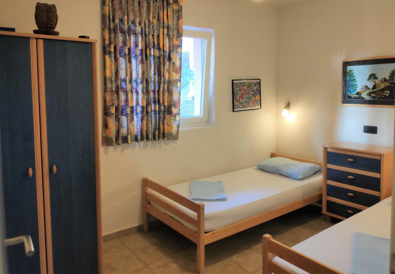 Villa Punta Blava - Beach Front, Ideal For Family Vacation With Kids, Large Terraces With Sea View, Internet, Netflix, No Pets Allowed Obrovac Bagian luar foto
