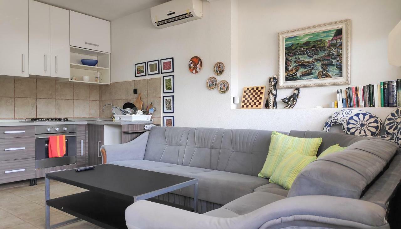 Villa Punta Blava - Beach Front, Ideal For Family Vacation With Kids, Large Terraces With Sea View, Internet, Netflix, No Pets Allowed Obrovac Bagian luar foto