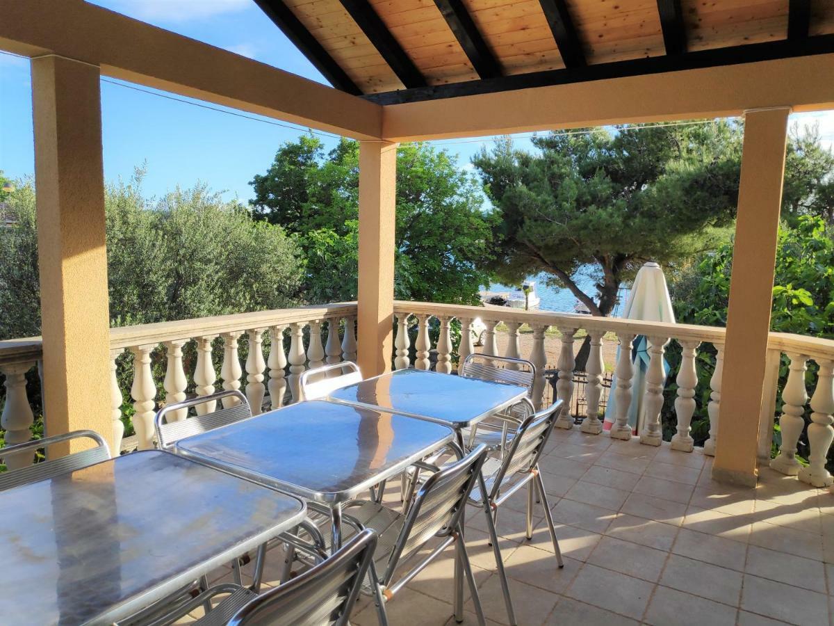 Villa Punta Blava - Beach Front, Ideal For Family Vacation With Kids, Large Terraces With Sea View, Internet, Netflix, No Pets Allowed Obrovac Bagian luar foto