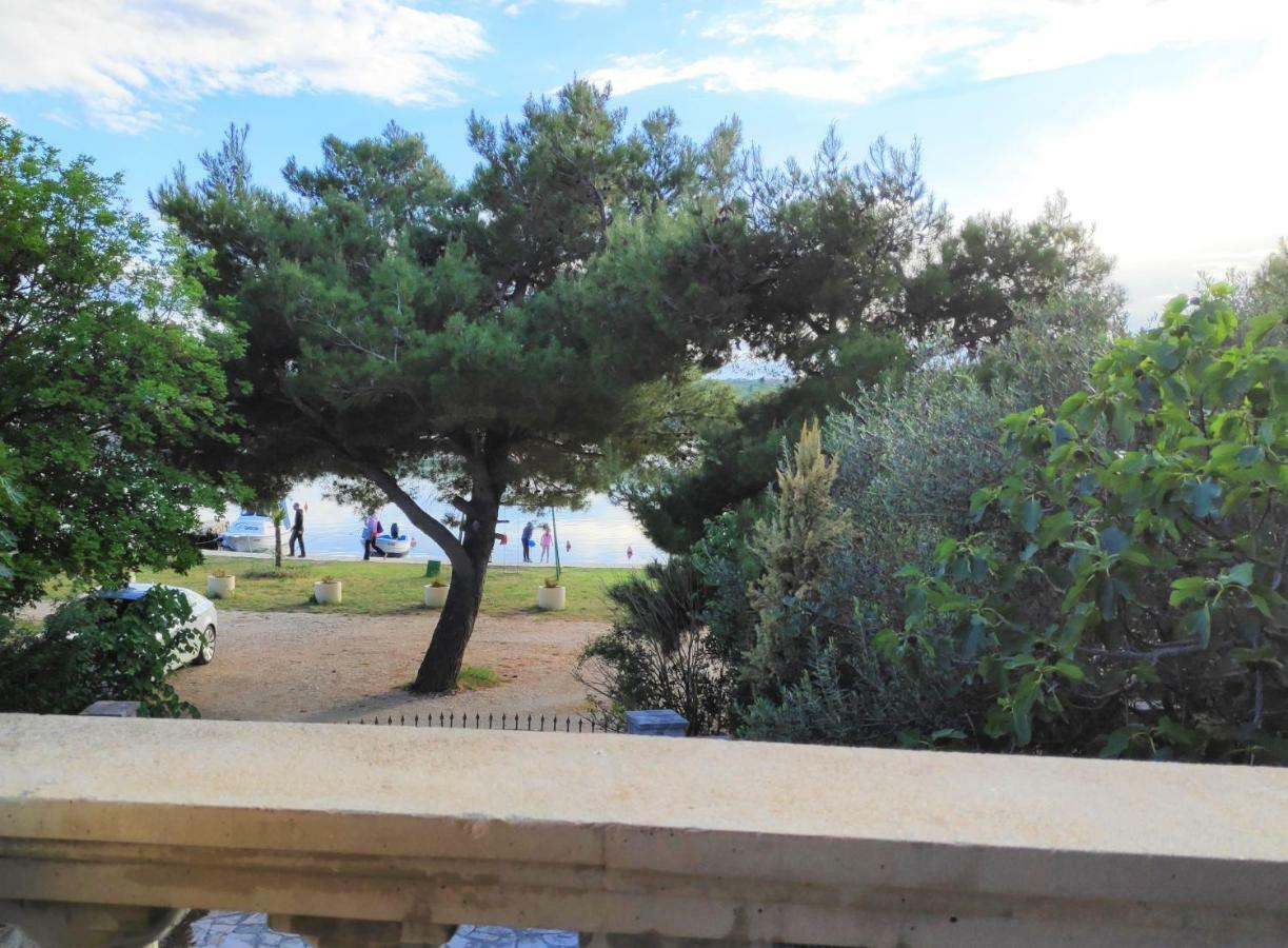 Villa Punta Blava - Beach Front, Ideal For Family Vacation With Kids, Large Terraces With Sea View, Internet, Netflix, No Pets Allowed Obrovac Bagian luar foto