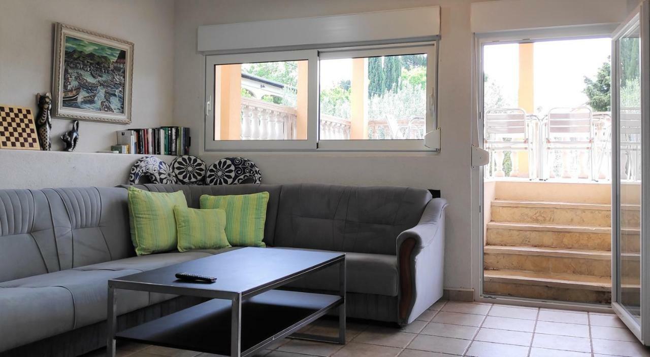 Villa Punta Blava - Beach Front, Ideal For Family Vacation With Kids, Large Terraces With Sea View, Internet, Netflix, No Pets Allowed Obrovac Bagian luar foto