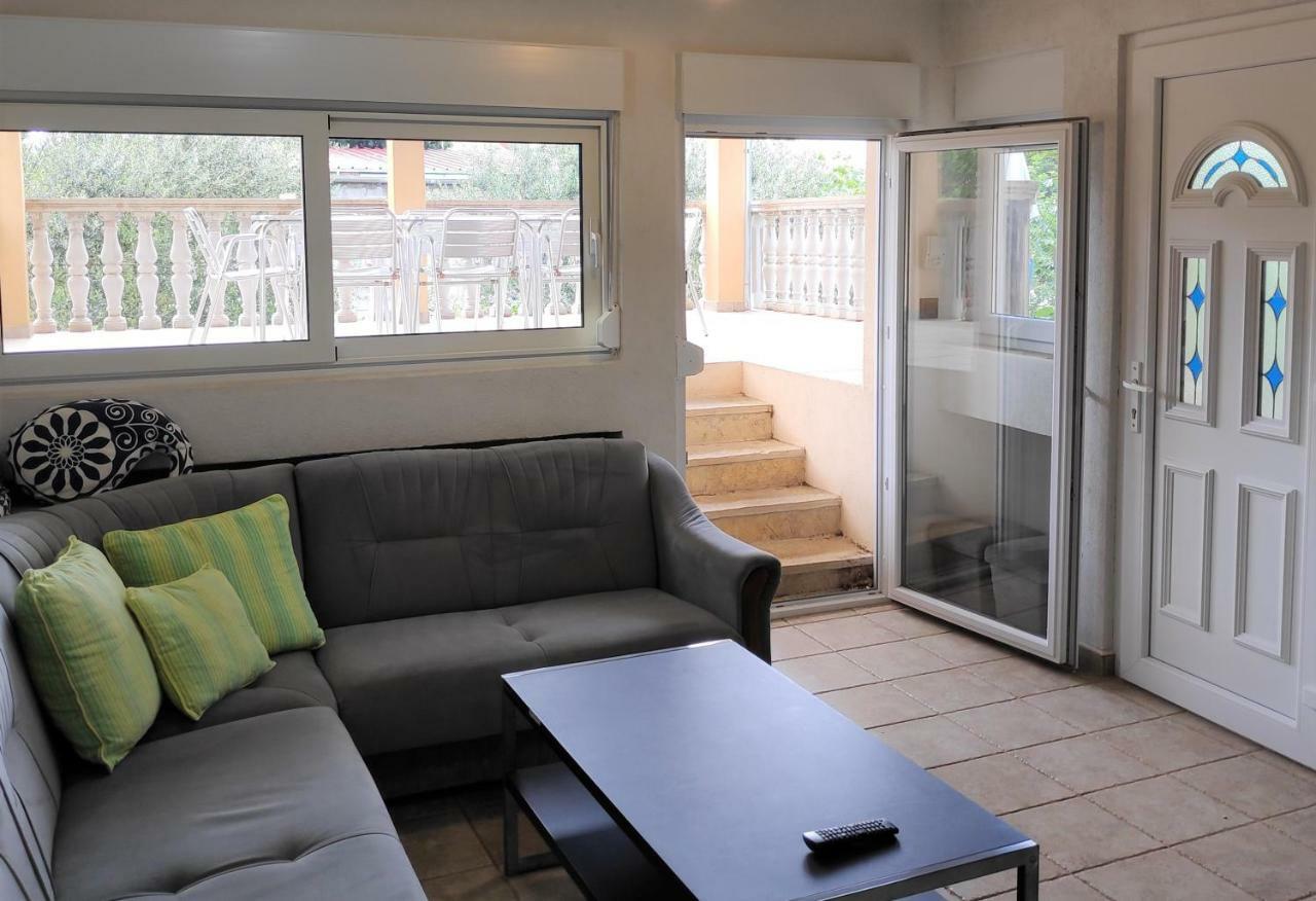 Villa Punta Blava - Beach Front, Ideal For Family Vacation With Kids, Large Terraces With Sea View, Internet, Netflix, No Pets Allowed Obrovac Bagian luar foto