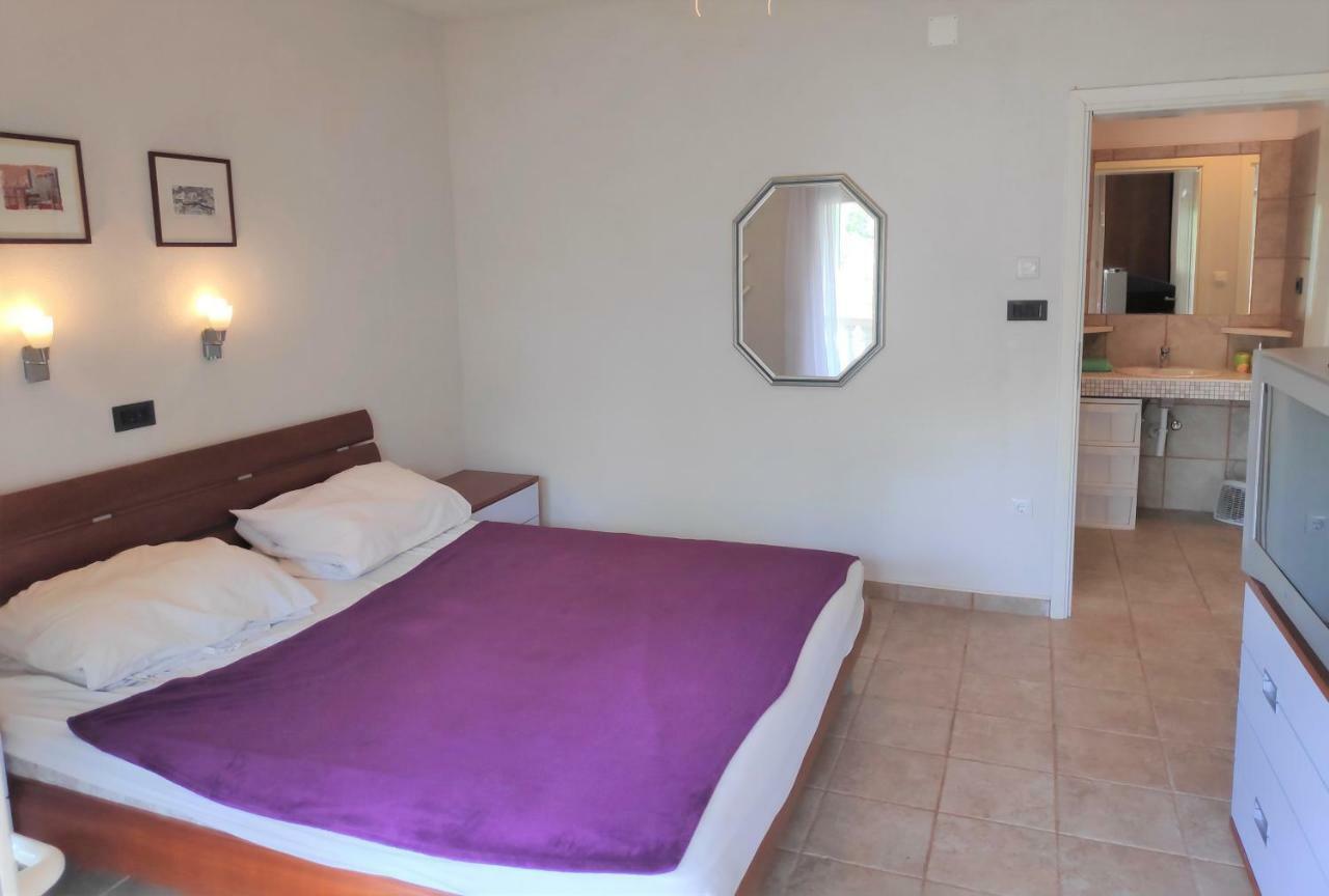 Villa Punta Blava - Beach Front, Ideal For Family Vacation With Kids, Large Terraces With Sea View, Internet, Netflix, No Pets Allowed Obrovac Bagian luar foto
