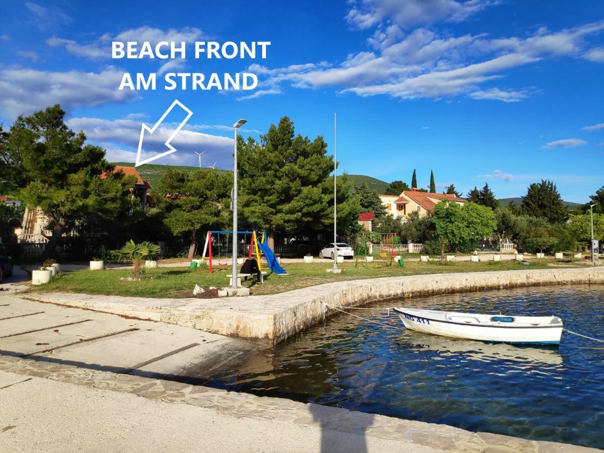 Villa Punta Blava - Beach Front, Ideal For Family Vacation With Kids, Large Terraces With Sea View, Internet, Netflix, No Pets Allowed Obrovac Bagian luar foto