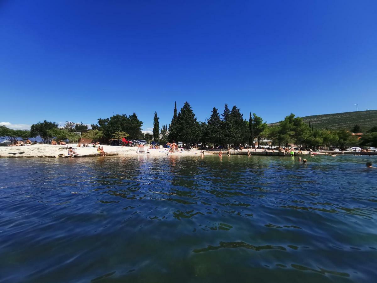 Villa Punta Blava - Beach Front, Ideal For Family Vacation With Kids, Large Terraces With Sea View, Internet, Netflix, No Pets Allowed Obrovac Bagian luar foto
