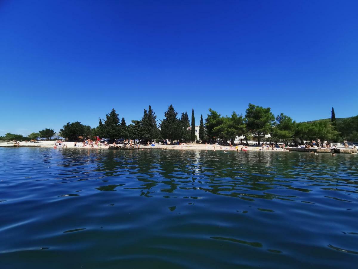 Villa Punta Blava - Beach Front, Ideal For Family Vacation With Kids, Large Terraces With Sea View, Internet, Netflix, No Pets Allowed Obrovac Bagian luar foto