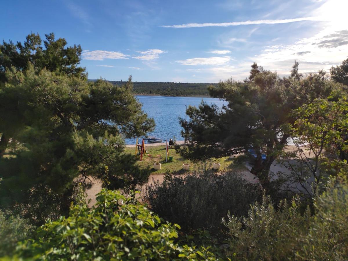 Villa Punta Blava - Beach Front, Ideal For Family Vacation With Kids, Large Terraces With Sea View, Internet, Netflix, No Pets Allowed Obrovac Bagian luar foto