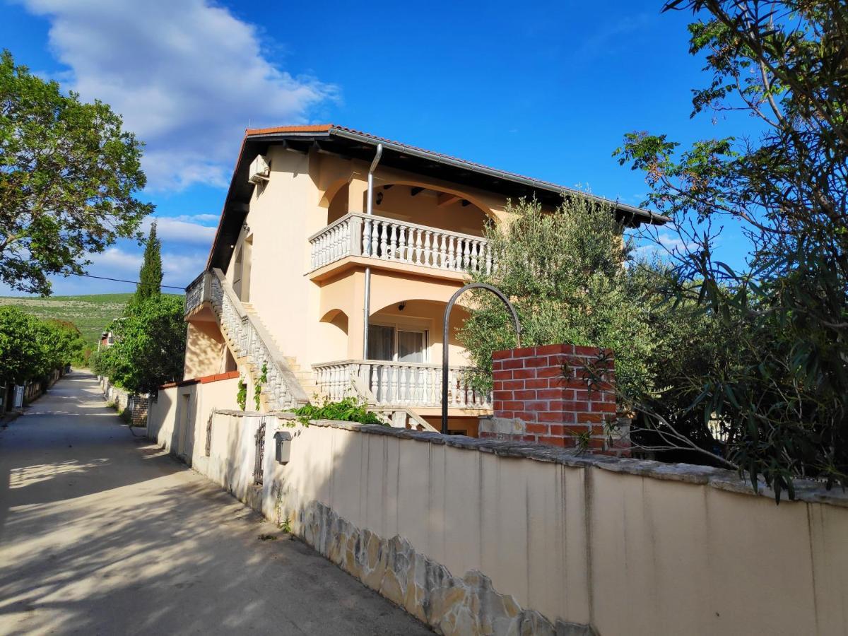Villa Punta Blava - Beach Front, Ideal For Family Vacation With Kids, Large Terraces With Sea View, Internet, Netflix, No Pets Allowed Obrovac Bagian luar foto