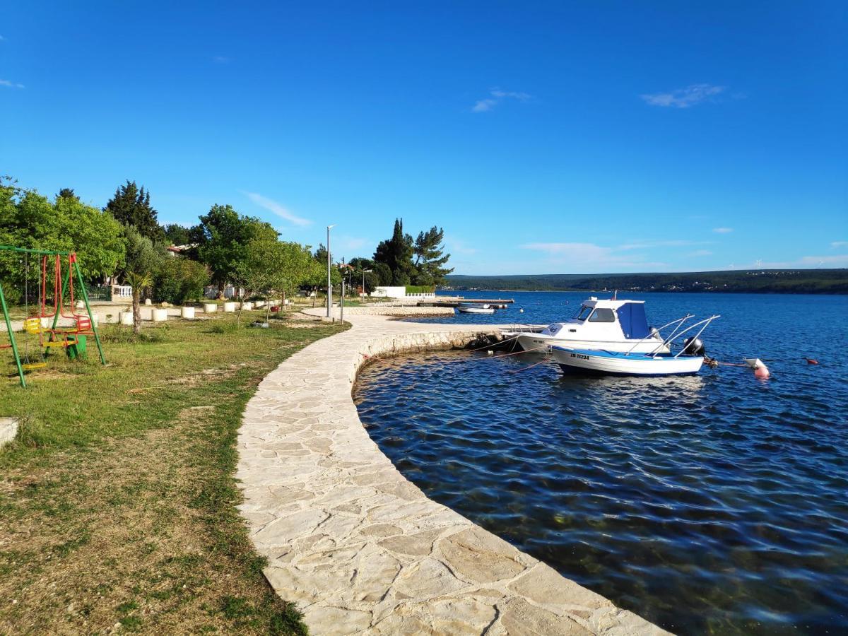 Villa Punta Blava - Beach Front, Ideal For Family Vacation With Kids, Large Terraces With Sea View, Internet, Netflix, No Pets Allowed Obrovac Bagian luar foto